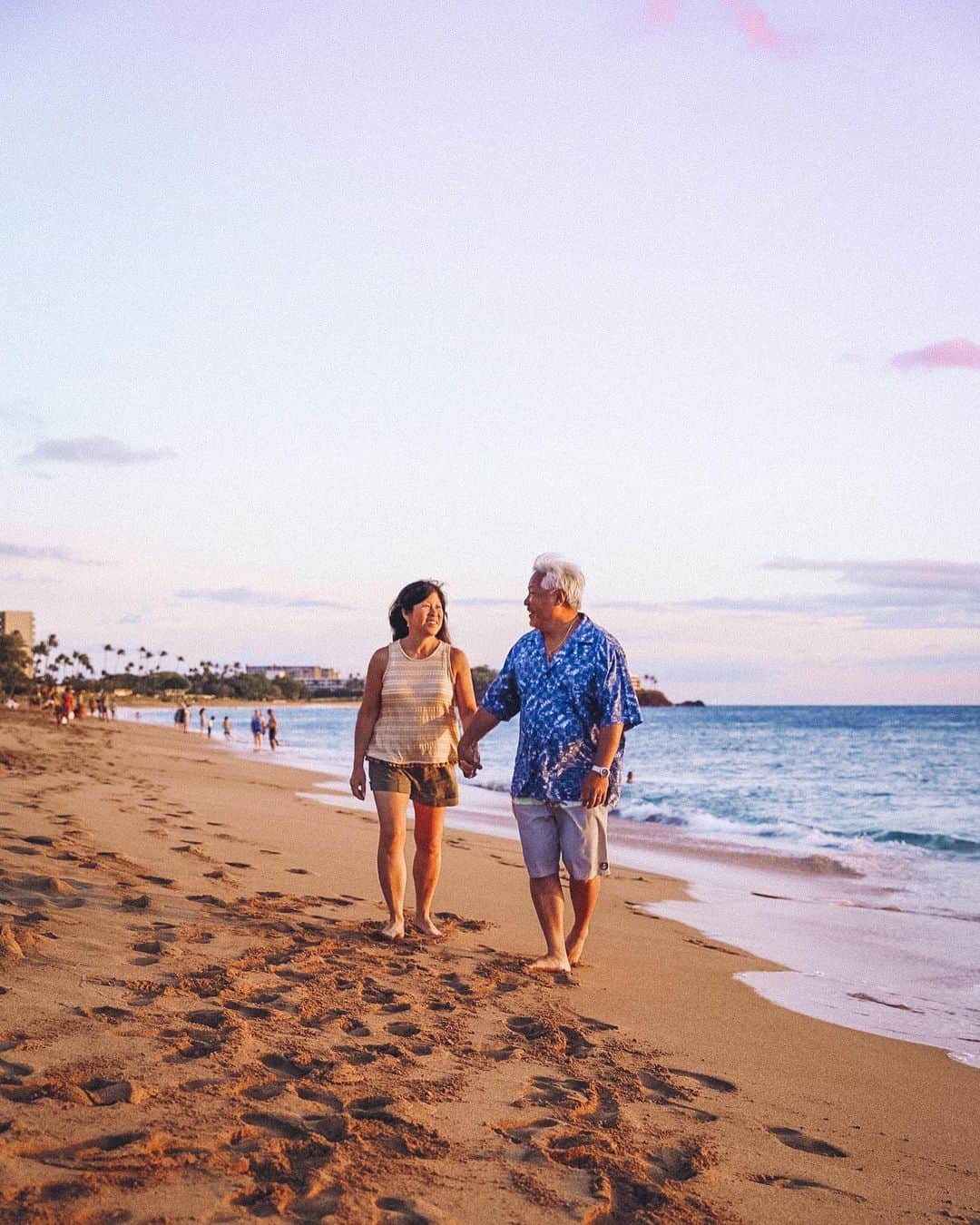 ハワイアン航空さんのインスタグラム写真 - (ハワイアン航空Instagram)「*Update (8/6): Winner has been selected*  ✨GIVEAWAY REMINDER✨ One thing this season has taught us is that time with loved ones is so precious. Don’t forget to send an "A Hui Hou" (until we meet again) to your favorite travel buddy (or buddies) for a chance to win 160,000 HawaiianMiles to enjoy on your next adventure together! ✈️🌺💜⠀  ⠀ Here’s how to enter:⠀ 1️⃣ Post a photo of you and a friend(s) from a past trip you took together (such as the last time you explored one of our Hawaiian Islands)⠀ 2️⃣ Tag @HawaiianAirlines #AHuiHou and #Sweepstakes in the caption.⠀ 3️⃣ Your Instagram must be set to public.⠀  ⠀ 📍Kā‘anapali, Maui⠀  ⠀ P.S. - Check out our story for a fun template to shout out your favorite travel buddy!⠀  ⠀ No purchase necessary. Open to 50 US/DC, 18+. w/ mobile device. Ends 07/31/20. Rules: www.HawaiianAirlines.com/OfficialRules.」7月18日 5時50分 - hawaiianairlines