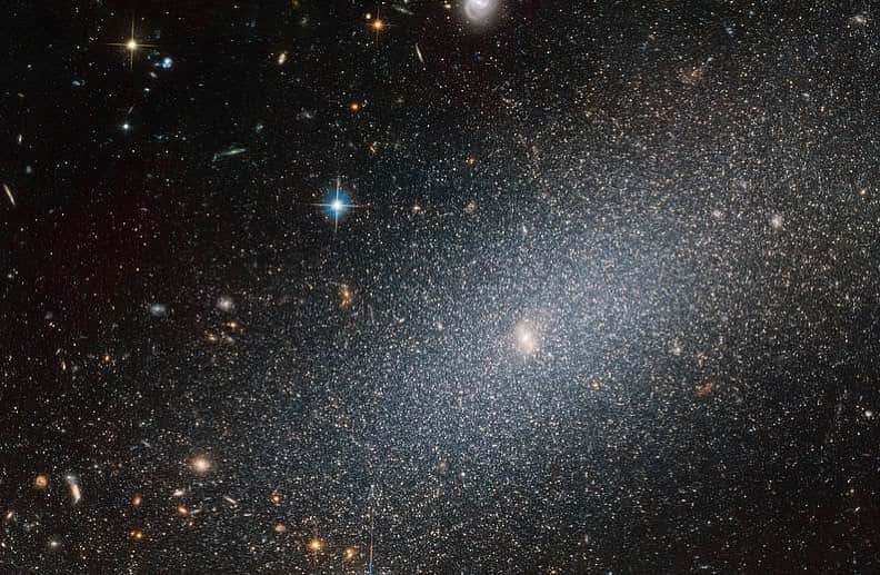 NASAさんのインスタグラム写真 - (NASAInstagram)「In a sea of stars, this dwarf galaxy steals the spotlight ✨  “Dwarf galaxy” may seem like a bit of an oxymoron, but with a few hundred million stars, galaxy PGC 29388 pales in comparison to galaxies like the Milky Way which are home to hundreds of billions of stellar residents. Still, this little star-haven has a stunning beauty all its own.  Credit: ESA/Hubble & NASA, T. Armandroff  #Space #NASA #Galaxy #Universe #SpacePics #Hubble」7月18日 6時01分 - nasa