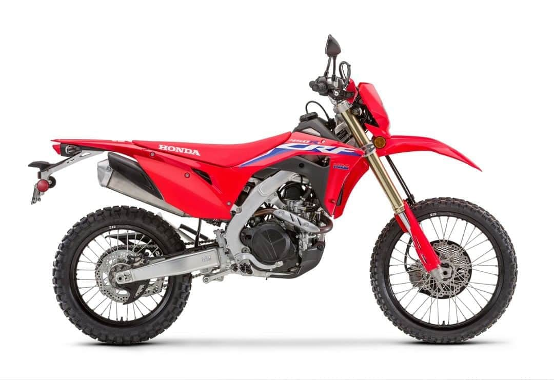 Honda Powersports USさんのインスタグラム写真 - (Honda Powersports USInstagram)「2021 Honda CRF450RL  Now called the CRF450RL, this capable dual-sport machine powers on with a trail-connecting approach that broadens customers’ ride-planning possibilities. Powered by Honda’s proven 449cc Unicam engine and wide-ratio six-speed transmission, plus premium long-travel suspension and twin-spar aluminum frame, the CRF450RL now comes standard with lightweight handguards for increased comfort and protection no matter where the ride leads. #ridered #2021crf450rl #crfcollective」7月18日 6時00分 - honda_powersports_us