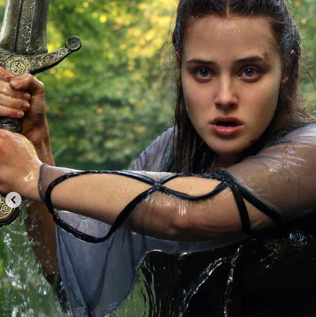 ハリウッド・リポーターさんのインスタグラム写真 - (ハリウッド・リポーターInstagram)「Is Netflix's 'Cursed' the next #GameOfThrones?  Head to link in bio for THR's review of the Arthurian legend prequel, featuring '13 Reasons Why' star #KatherineLangford. (📷: Netflix)」7月18日 6時10分 - hollywoodreporter