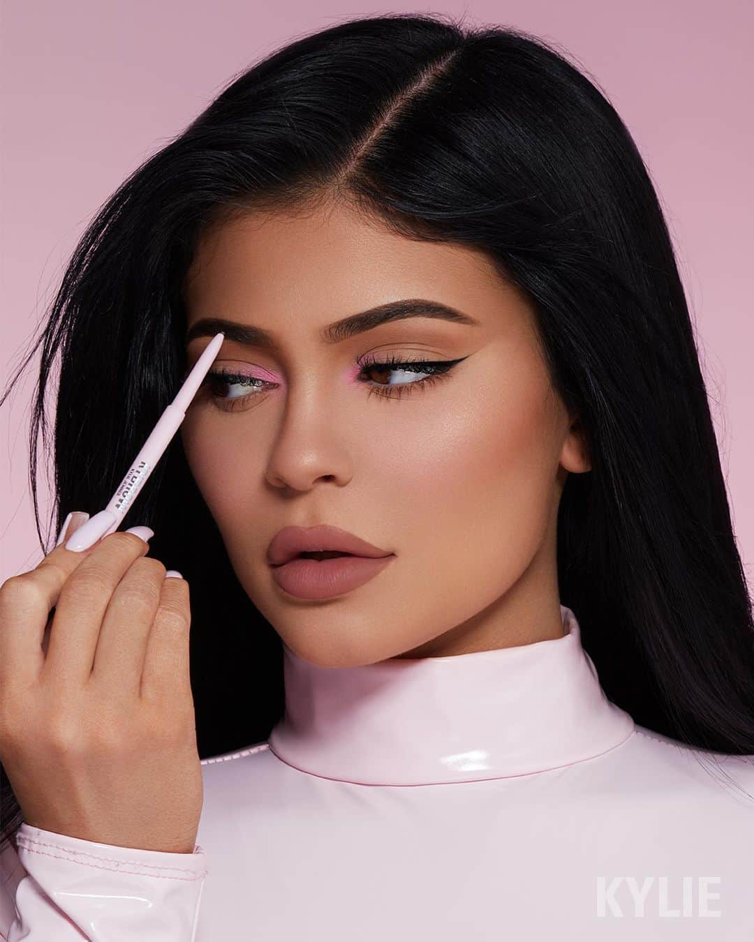 クリス・ジェンナーさんのインスタグラム写真 - (クリス・ジェンナーInstagram)「Kylie’s #Kybrow kits and duos are back in stock at KylieCosmetics.com!! @kyliecosmetics @kyliejenner #proudmama #kyliecosmetics」7月18日 6時14分 - krisjenner