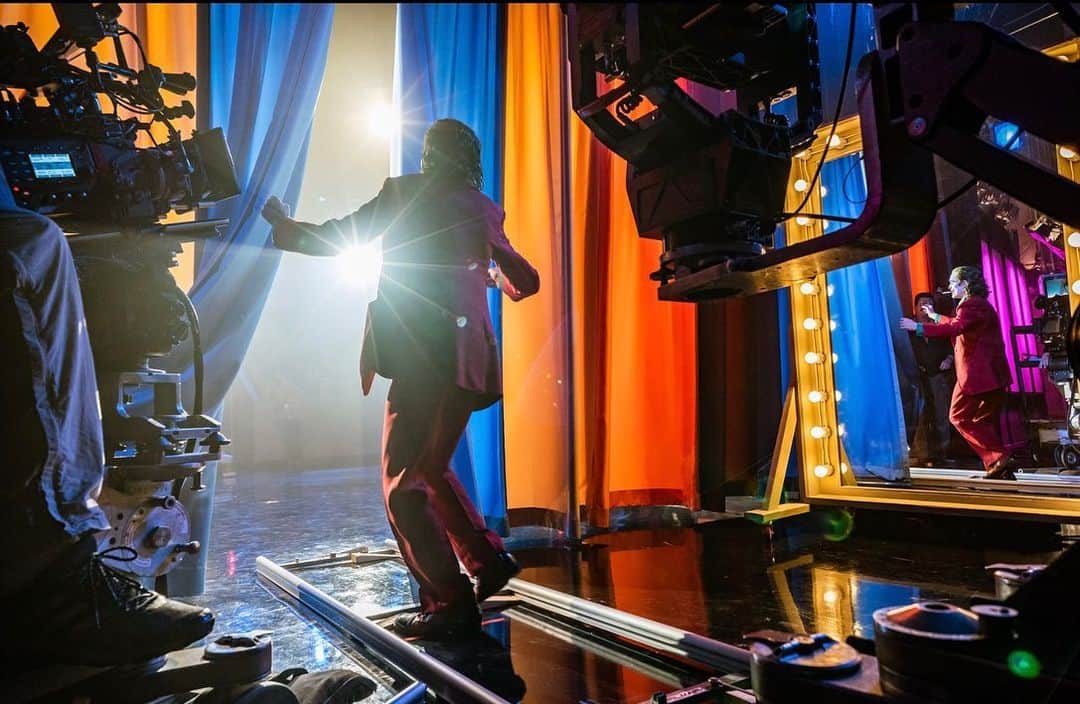 のインスタグラム：「A couple more cool BTS shots. Mainly cause you guys keep asking for them. All 📸 taken by my man @nikotavernise. #joker」