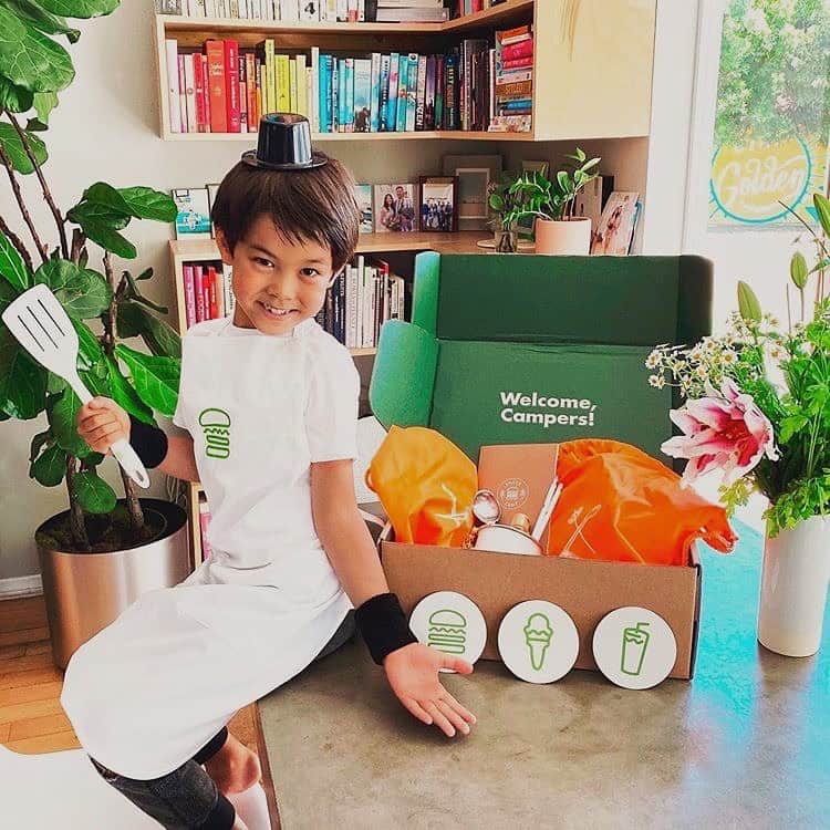 SHAKE SHACKさんのインスタグラム写真 - (SHAKE SHACKInstagram)「Miss the first day of Shack Camp? It’s not too late to join the fun!   Shack Camp is a virtual experience designed for your schedule, meaning you can recreate camp whenever + wherever. All you need is a Shack Camp Box + your troop! 🏕  Each Shack Camp Box includes supplies + instructions for 6 weeks of activities and $75 worth of exclusive burger offers and discounts. (Plus each box supports @thefreshairfund’s summer programming for underserved kids in NYC!)   Use code ‘SHACKCAMPROCKS’ to get free shipping with your Shack Camp Box order. (Link in bio)  📸: @amytangerine #shackcamp」7月18日 6時34分 - shakeshack