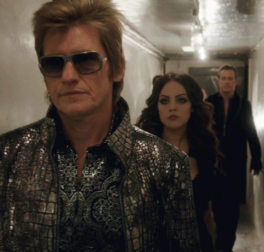 エリザベス・ギリースのインスタグラム：「It’s been 5 years since Sex&Drugs&Rock&Roll first aired! That’s right. The show with the longest title EVER and the most badass cast. I had so much fun filming this show. Love & miss my #SDRR fam. Binge it on Hulu if you feel like it. It’ll only take you about 8 hours 😘」