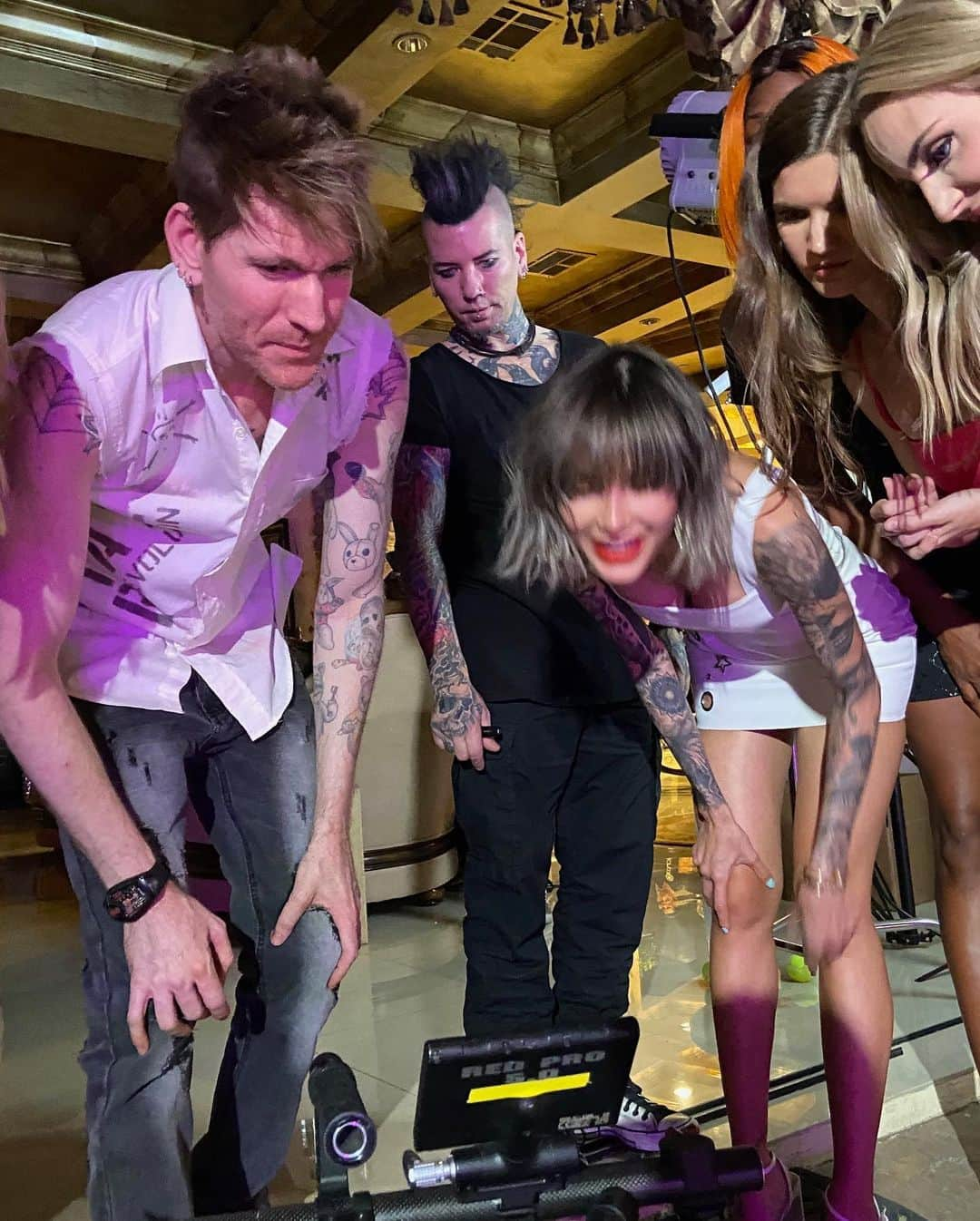 DJアシュバさんのインスタグラム写真 - (DJアシュバInstagram)「ASHBA Update: Great news for The Abducted!! My debut single is coming soon featuring Cali Tucker on vocals! She crushes this track! Here’s a few clips/shots from ‘Behind The Scenes’ of my new video!! Directed by KasterTroy @level8studios So f’n excited, this has been an incredible 4 years in the making, and to finally see the light at the end of the tunnel is a feeling I can’t even begin to explain! #theabducted #fwpt #edm #rock #dancemusic 👽🔥Who’s ready for some new music???? 🔥🔥🔥」7月18日 6時39分 - ashba