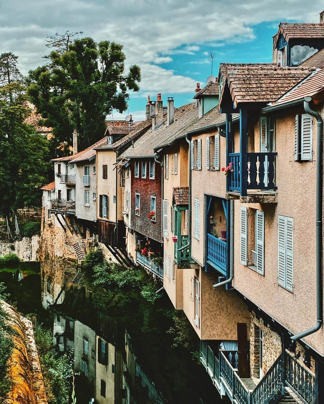 カロリーヌ・ド・メグレのインスタグラム：「Arbois, Jura」