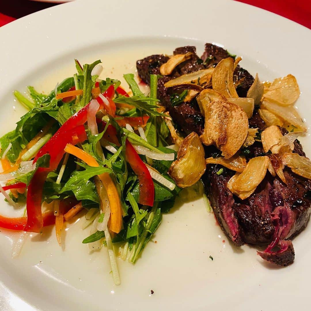 水木一郎さんのインスタグラム写真 - (水木一郎Instagram)「このステーキ何肉だと思う？久しぶりに食べたけど美味しかったZ! 答えはダチョウ肉だよ。 #dinner  #ガーリックステーキ #水木一郎」7月18日 6時56分 - ichiromizuki