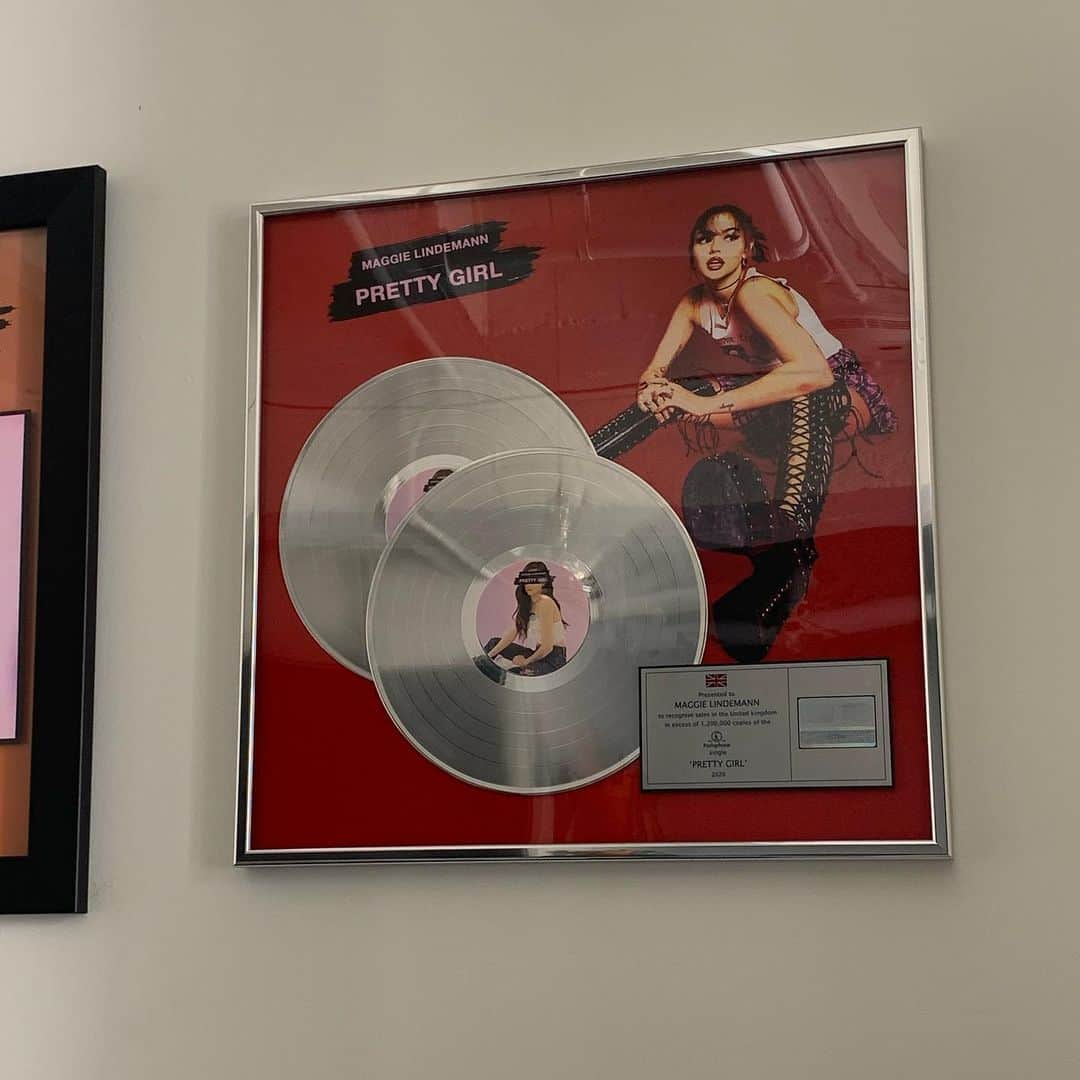 マギー・リンデマンのインスタグラム：「thanks for 2x platinum that’s actually insane. maybe i’ll release new music finally」