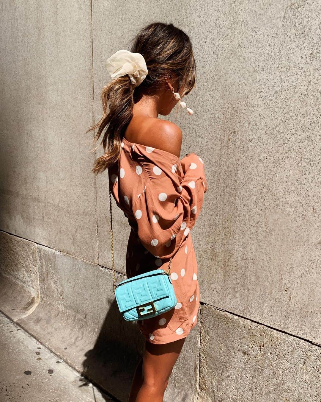 ジュリー・サリニャーナのインスタグラム：「My summer Friday ootd. 💕」