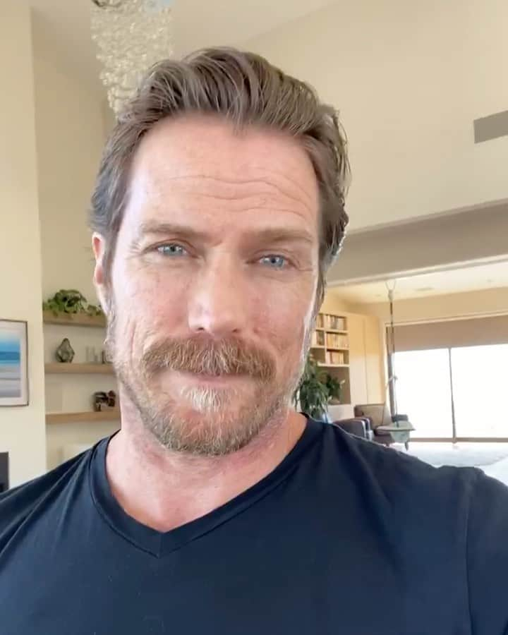 ジェイソン・ルイスのインスタグラム：「Wearing a mask can reduce the spread of #COVID19.  Let's be smart and do our part to keep CA healthy #YourActionsSaveLives @cagovernor @capublichealth @gavinnewsom」