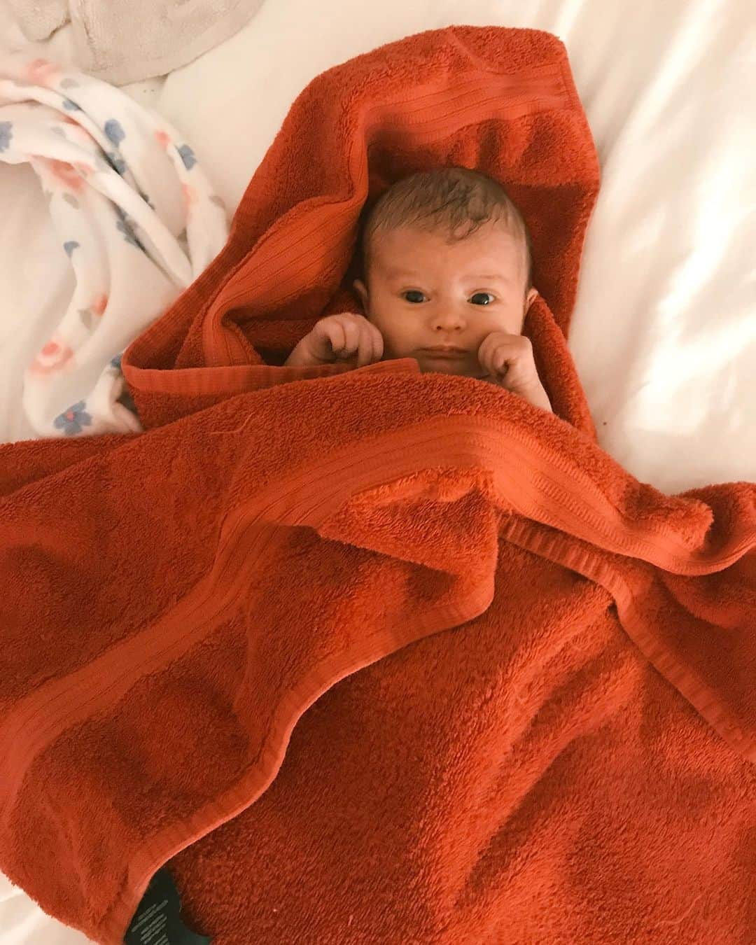 Sazan Hendrixさんのインスタグラム写真 - (Sazan HendrixInstagram)「Where did my baby go? (Swipe) ❤️😭 I needa soak up as much teeny time as I can before baby 2 comes to play! Tonight we’re having “fun Friday”, it’s our first official weekly ‘teeny and me’ date! She asked that we take a bubble bath together to wash her dolls and then a sleepover/movie/ snacks party in mama’s bed! 🤣 Sounds good to me Tee tee!💕#cozyteenytime #teenyandme #datenight #lovehersomuch.」7月18日 8時31分 - sazan