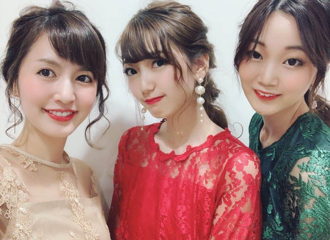 浜田真衣のインスタグラム：「信号機みたい😍笑  とある日の撮影にて📸  #浜田真衣#monaカフェ #japanese #instagood #instafashion #dress #dressup #ドレスコーデ #撮影#ドレス」
