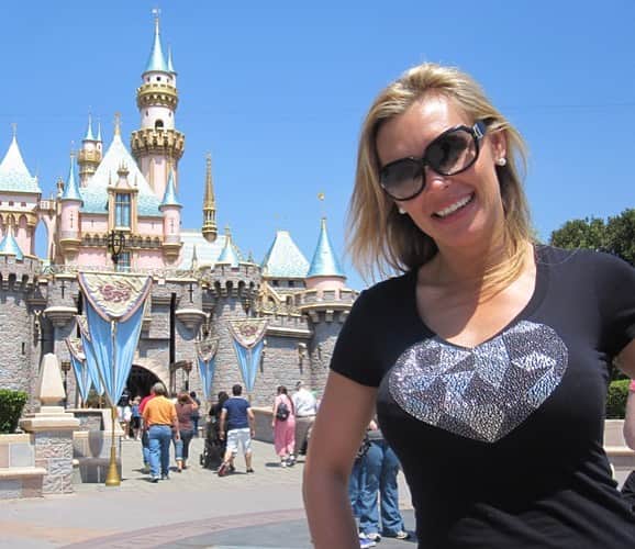 ターニャ・テイトさんのインスタグラム写真 - (ターニャ・テイトInstagram)「Happy 65th birthday to Disneyland #HappyBirthdayDisneyland 🎂  What is your fave Disney thing or memory?」7月18日 8時48分 - tanyatate
