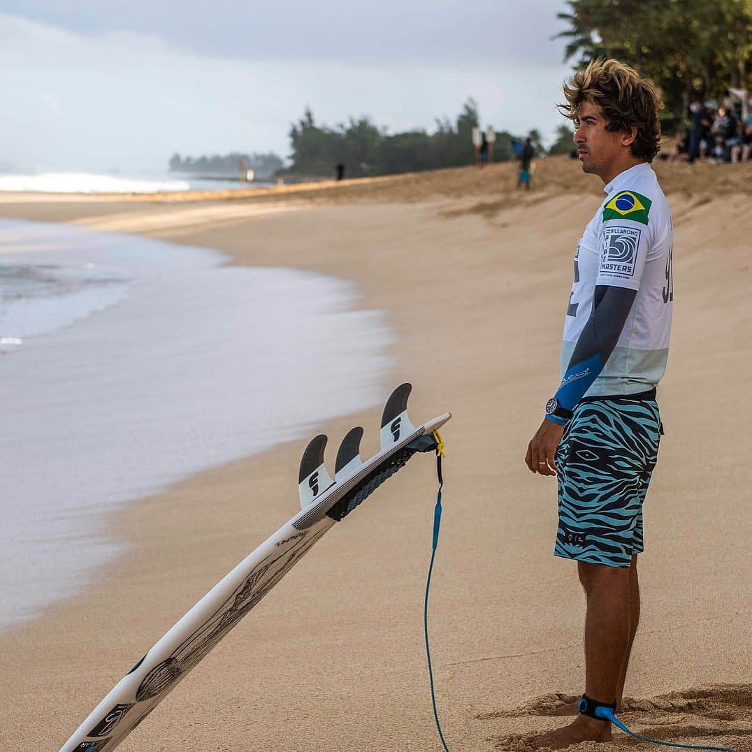 ミグエル・プッポのインスタグラム：「Temporada 2020 cancelada😔Mas temos algumas novidades para 2021👊 só acessar o site da @wsl e fique por dentro de tudo que vai rolar✨ #Vamoqvamo #DeusNoComando」