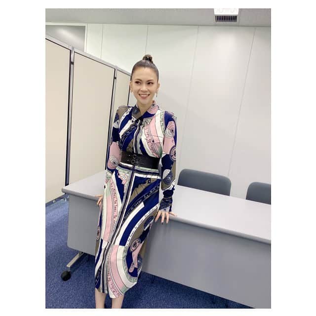 小柳ゆきのインスタグラム：「‪【出演情報】‬  ‪7月25日(土)13:00～16:20‬ ‪ニッポン放送「サタデーミュージックバトル 天野ひろゆき ルート930」‬ ‪(生放送)‬  ‪デーモン閣下とクイズ対決🧐‬ ‪是非チェックしてくださいね❗️‬  ‪メッセージも是非♪‬ ‪ホームページから⇒https://www.1242.com/route930/‬ ‪またはメールアドレスから⇒r930@1242.com‬  ‪by STAFF‬」