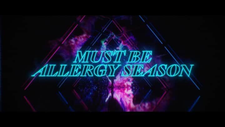 ニーナ・ネスビットのインスタグラム：「who’s cry dancing this weekend in their bedroom with no friends and sudocream all over their breakout drinking home made cocktails? (cause I am lol) thank you so much for all the love on it so far 💧 can’t wait to see you all and play live again 😭 @notd」
