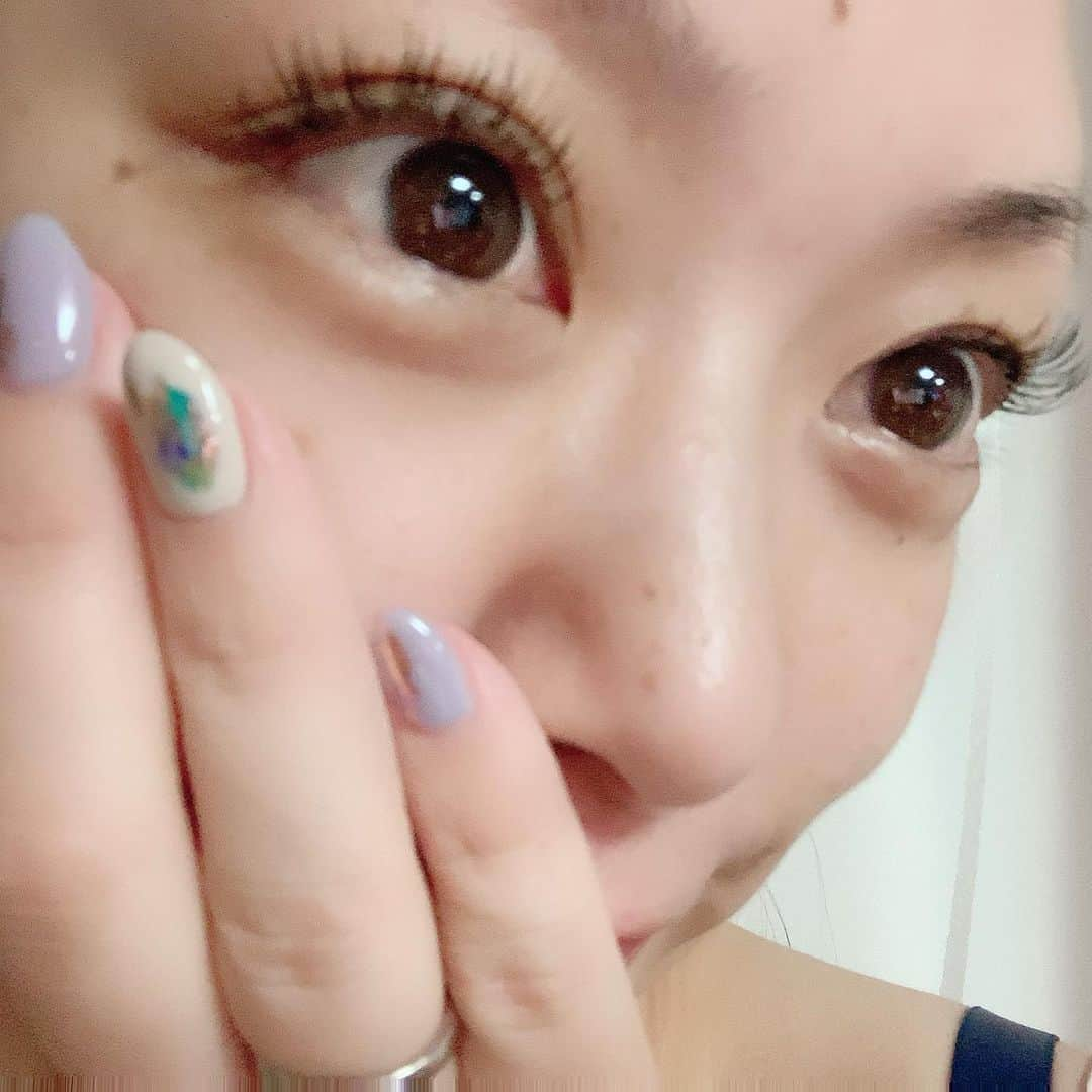 みかんさんのインスタグラム写真 - (みかんInstagram)「見てぇ〜〜〜💖 爪かぁいい💜🌈  マツエクもやったよん👁👁👁 やっぱ新しくするとテンション上げる⤴︎⤴︎⤴︎✨ @nail_kimmy  @amio0819 ありがとうね🍊🍊🍊 #nail #マツエク #これだけは欠かせない #眉毛ないから #いいアングルで隠す #気持ちがいい」7月18日 18時40分 - mikan02241984