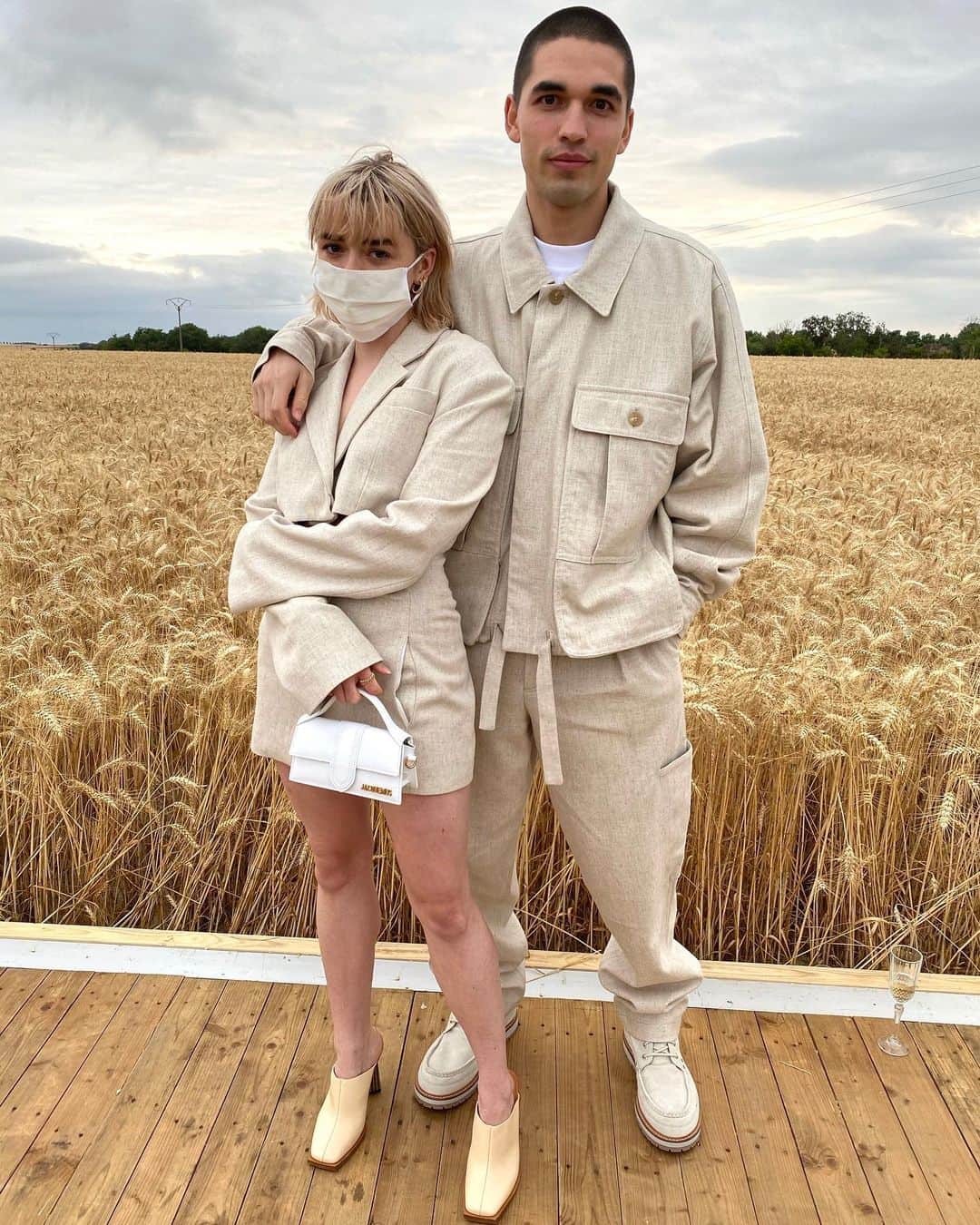 メイジー・ウィリアムズのインスタグラム：「merci @jacquemus ☺️ #parisfashionwheat」