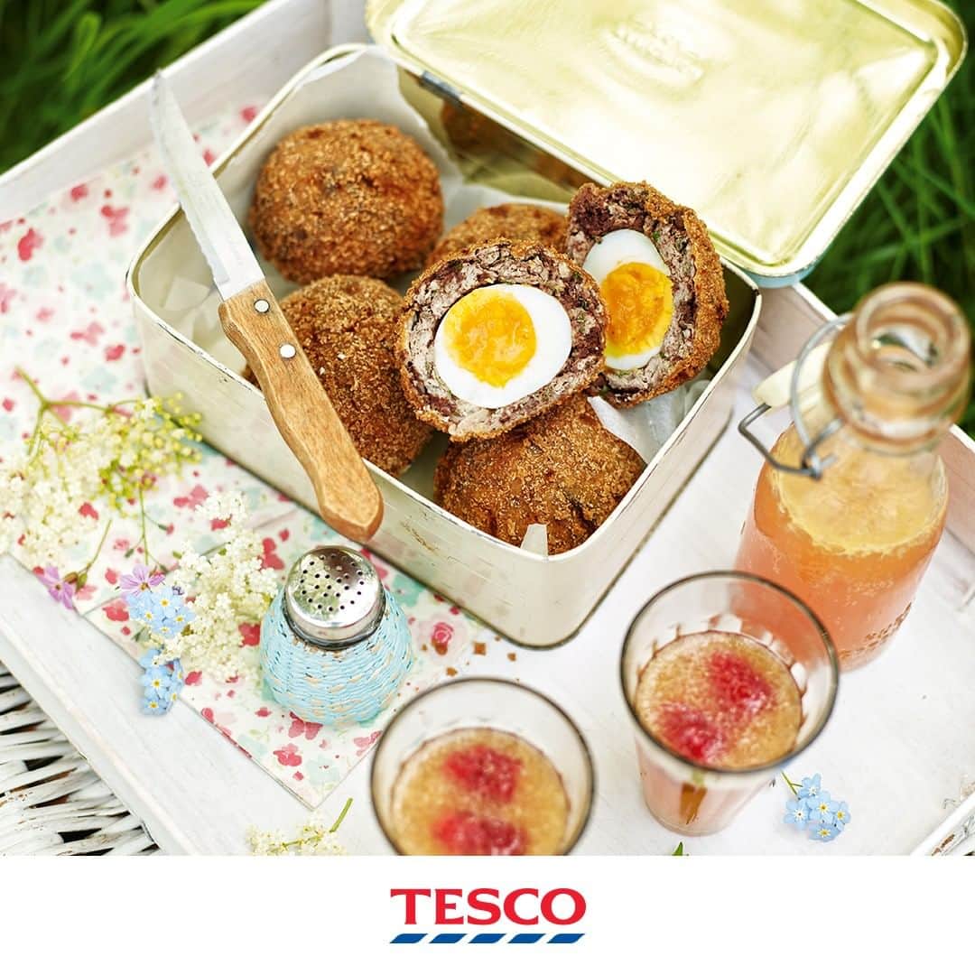 Tesco Food Officialさんのインスタグラム写真 - (Tesco Food OfficialInstagram)「Question: do you eat scotch eggs hot or cold? Head to our ‘summer’ highlights for enough picnic ideas to cover a blanket, from scrumptious scotch eggs to sweet strawberry blondies.」7月18日 19時00分 - tescofood