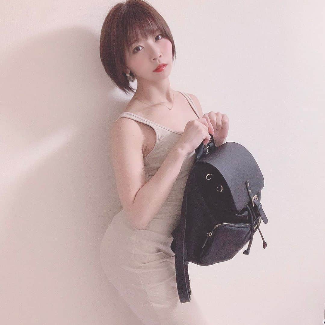 白波瀬ミキティ。のインスタグラム：「#gastonluga 🌹 . . . Gaston Lugaでは‪7/31‬まで夏の特別キャンペーン中！鞄をお買い上げ頂いたお客様に数量限定で 夏の無料ギフトを２つプレゼント致します。このお得な機会をお見逃しなく！ ●15%off専用割引コード:mikityme15(期限なし)  ●公式オンラインストア: http://gastonluga.com  送料無料＊　 . . . #ガストンルーガ  #リュック女子  #リュックコーデ  #カバンの中身  #バックパック　 #プレゼント #お洒落さんと繋がりたい  #model #gravure #portraitmodel  #cosplayer  #モデル女子  #グラビアアイドル #コスプレイヤー  #被写体依頼受付中  #インスタグラマー #ポートレートモデル  #bodymake  #可愛くなりたい  #黒髪ショート #japan_of_insta  #igportrait #pasha_magazine #instaportrait  #tokyocameraclub  #童顔  #instagramer  #インフルエンサー募集 #宣伝」