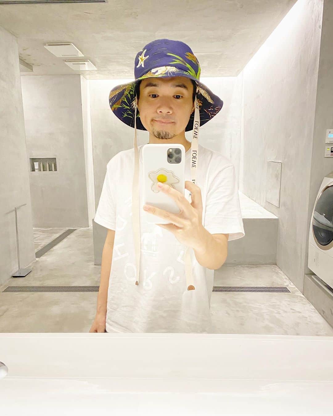 光本勇介のインスタグラム：「ビーチハット買ったけど、今年はビーチに行けるんだろうか・・🏖」