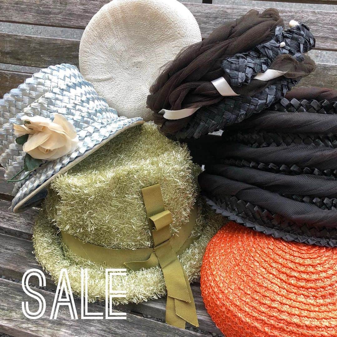 NUTTY Vintage&Collectibleのインスタグラム：「🌈🌈NUTTY 2020 SUMMER SALE🌈🌈 本日7/18(SAT)よりSTARTしております★ ㅤㅤㅤㅤㅤㅤㅤㅤㅤㅤㅤㅤ vtg straw hatも一部お買い得に❤️ 早速SOLD OUTも多数出ておりますので、お早めにどうぞ♩ ㅤㅤㅤㅤㅤㅤㅤㅤㅤㅤㅤㅤㅤ 🛒〜〜〜〜〜〜〜〜〜〜〜 SUMMER SALE LINE UP 〜〜〜〜〜〜〜〜〜〜〜〜🛒 🎟30%~50% OFF TICKET SALE 💎VINTAGE JEWELRY : EVERYTHING 10%OFF 🛀EVERYTHING ¥1000 BATHTUB 📮ONLINE STORE SHPPING FREE 〜〜〜〜〜〜〜〜〜〜〜〜〜 ㅤㅤㅤㅤㅤㅤㅤㅤㅤㅤㅤㅤㅤ 毎年恒例！🎟TICKET SALE🎟 今年はなんと💚どどん！と⭕️30%-50%OFF⭕️ ※一部10%OFFもご用意しております ㅤㅤㅤㅤㅤㅤㅤㅤㅤㅤㅤㅤㅤ さらに今年は-VINTAGE JEWELRY-が対象外なしの10%OFF！❤️ そして大人気のバスタブ内¥1000セールも🛀💸 ONLINE STOREはなんと送料無料です📮 ㅤㅤㅤㅤㅤㅤㅤㅤㅤㅤㅤㅤㅤ NUTTYスペシャルサマーをお見逃しなく★」