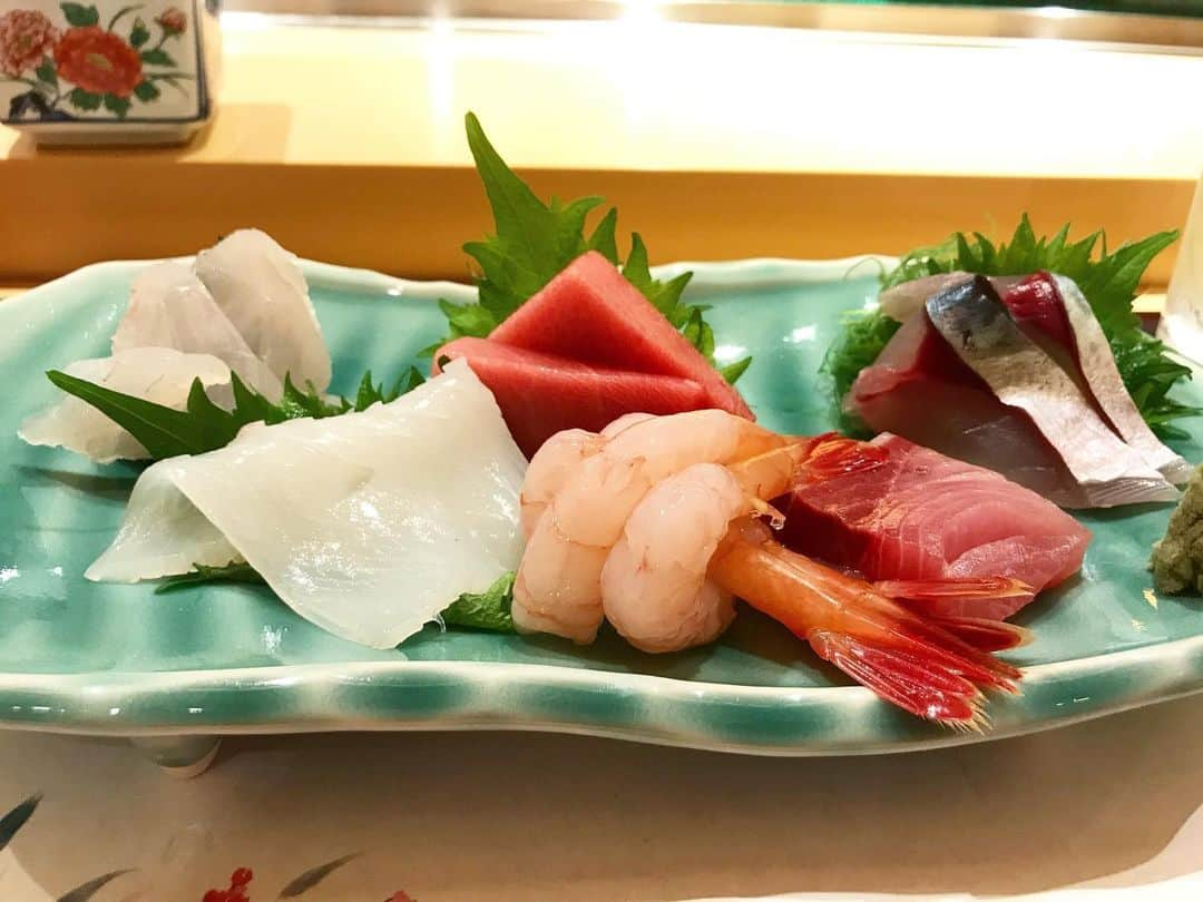 吉田早織さんのインスタグラム写真 - (吉田早織Instagram)「鮨魯山　新宿伊勢丹店 食べログ3.71  大将の接客と気遣いがすごい🙆‍♀️ 居心地良い🥰🥰✨  #寿司#うに#マグロ#大トロ#中トロ#イカ#シャンパン#グラス#riedel#卵焼き#旨い #sushi #和食#日本食 #夜ご飯 #日本酒 #新宿 #伊勢丹 #wine #shampagne#follow#followme#followforfollowback #ワイン好きな人と繋がりたい #お酒好きな人と繋がりたい #日本酒好きな人と繋がりたい #焼酎好きと繋がりたい #寿司好きな人と繋がりたい」7月18日 19時17分 - saoriyoshida034