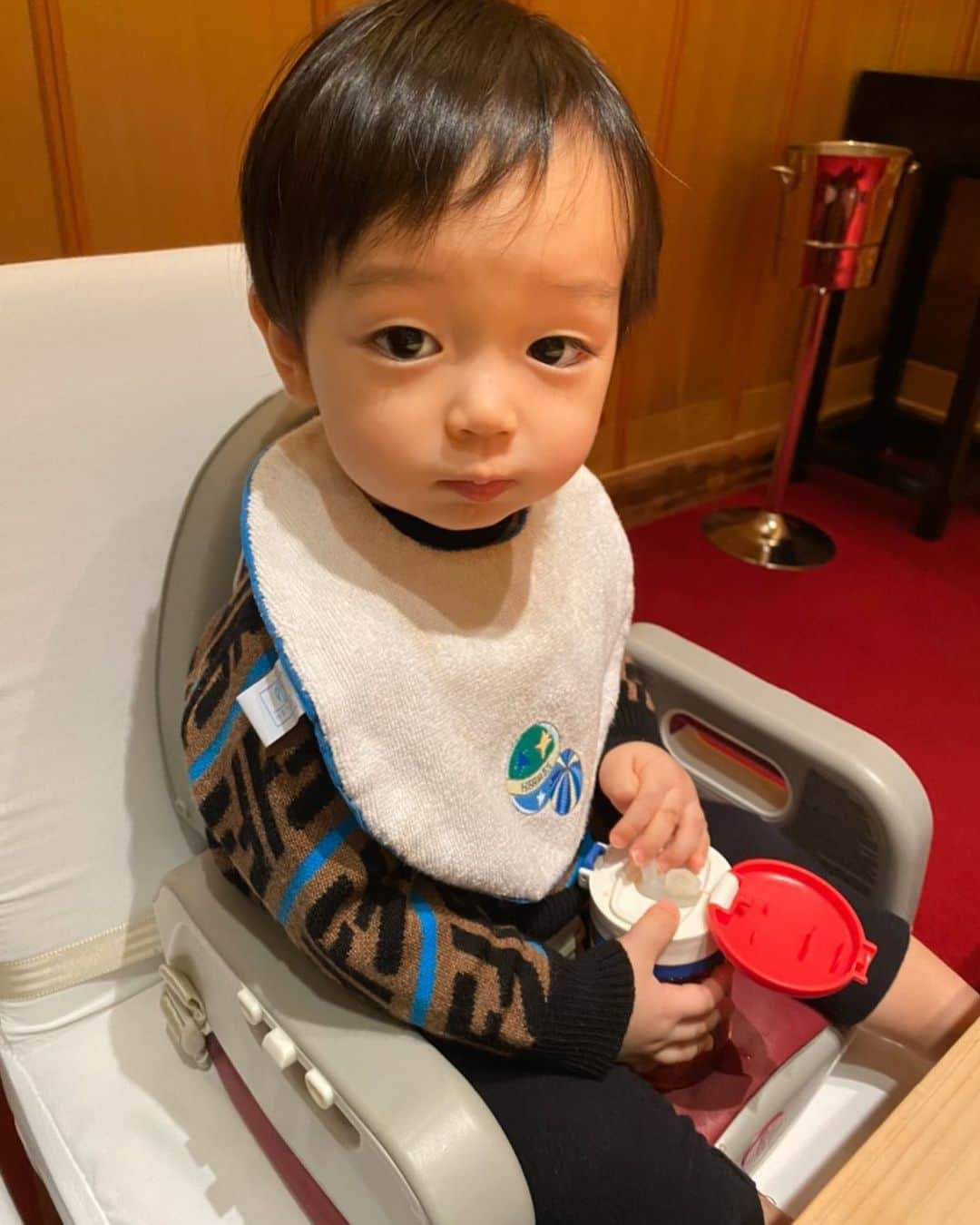 木下春奈のインスタグラム：「・ 本邦初公開の息子です👶🏻💓 ・ 好きな食べ物はのどぐろといくらです😂😂 そして今日ままに前髪をきられすぎました😩」