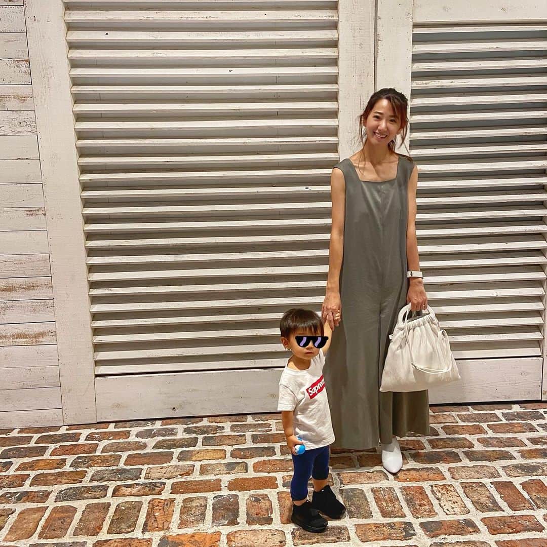 阿川麻美さんのインスタグラム写真 阿川麻美instagram 家族でお買い物 Ootd バッグは Florist Zozotown のもの ちょうどいいサイズで使いやすい ママコーデ ママファッション ママリンク リンクコーデ 親子コーデ ママ友 子育て 育児 ママガール