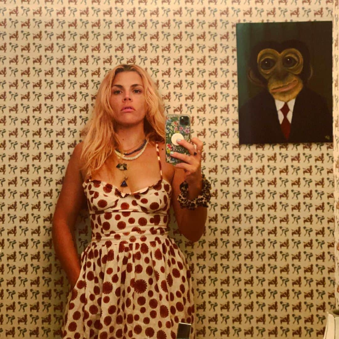 ビジー・フィリップスさんのインスタグラム写真 - (ビジー・フィリップスInstagram)「Honestly. Same.」7月18日 11時06分 - busyphilipps