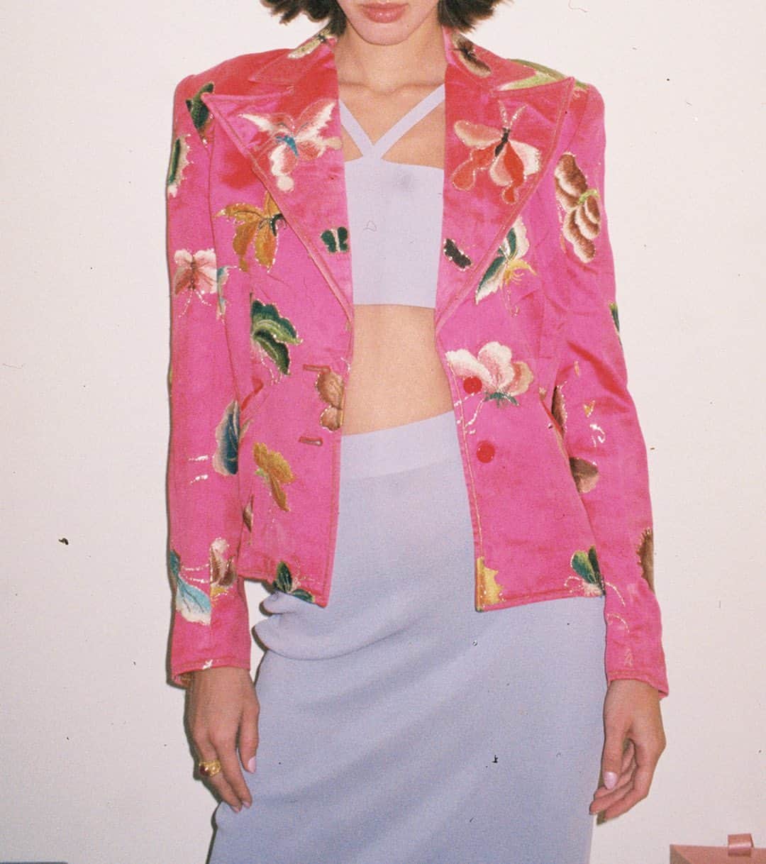 ジュリー・ロッシュのインスタグラム：「All Yamamoto Kansai Vintage from my mama. This embroidered butterfly pink jacket is pretty amazing. #yamamotokansai #yamamotokansaivintage #vintagefashion #vintageembroidery #butterflyvintage #vintageobbsession」