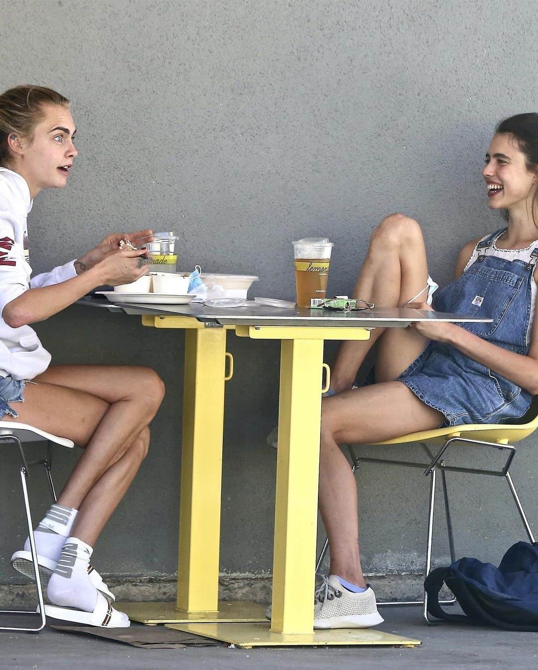 Just Jaredさんのインスタグラム写真 - (Just JaredInstagram)「BFFs Cara Delevingne and Margaret Qualley get lunch together on Friday afternoon in Los Angeles. Tap this photo at the LINK IN BIO for the full gallery of photos! #CaraDelevingne #MargaretQualley Photos: Backgrid」7月18日 11時30分 - justjared