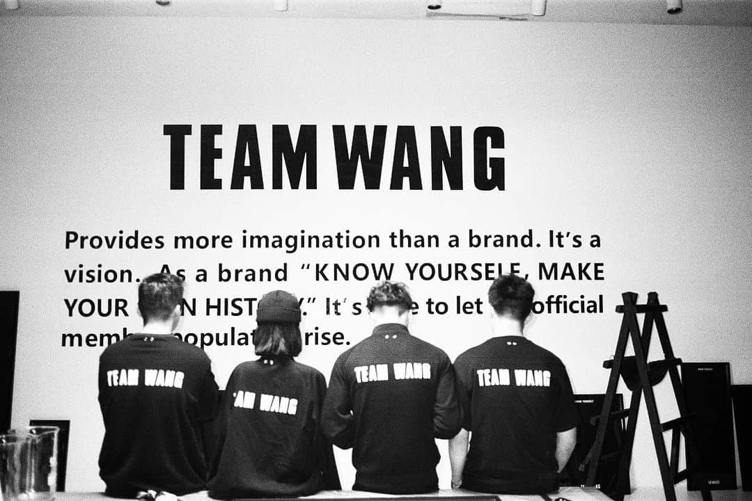 ジャクソンさんのインスタグラム写真 - (ジャクソンInstagram)「It’s finally here For almost 3 years planing & strategizing & building & executing Wanted to present the best form of @teamwangdesign division.  There is no perfect. but there is perfection in everyone’s standard. This is my current perfection. Every move we make is our satisfaction. This is our history. @teamwang   Official member, let’s make history🙏  #TEAMWANG #GLOBALreleaseNOW」7月18日 11時36分 - jacksonwang852g7