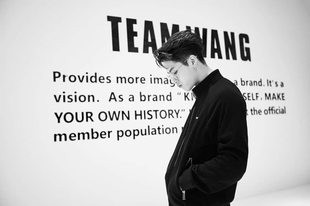 ジャクソンのインスタグラム：「It’s finally here For almost 3 years planing & strategizing & building & executing Wanted to present the best form of @teamwangdesign division.  There is no perfect. but there is perfection in everyone’s standard. This is my current perfection. Every move we make is our satisfaction. This is our history. @teamwang   Official member, let’s make history🙏  #TEAMWANG #GLOBALreleaseNOW」