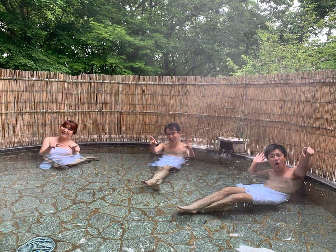 テレビ東京「土曜スペシャル」さんのインスタグラム写真 - (テレビ東京「土曜スペシャル」Instagram)「小海線沿線を歩いて見つけた絶景の露天風呂！ 疲れた体を癒してくれました！  今夜6時30分！ テレビ東京「土曜スペシャル・鉄道沿線ひたすら歩き旅 第８弾」をお見逃しなく！  #テレビ東京 #土曜スペシャル #鉄道沿線ひたすら歩き旅 #第８弾 #福澤朗 #パンサー尾形 #尾形貴弘 #りんごちゃん #絶景露天風呂 #朝風呂 #温泉」7月18日 11時49分 - tvtokyo_dosupe