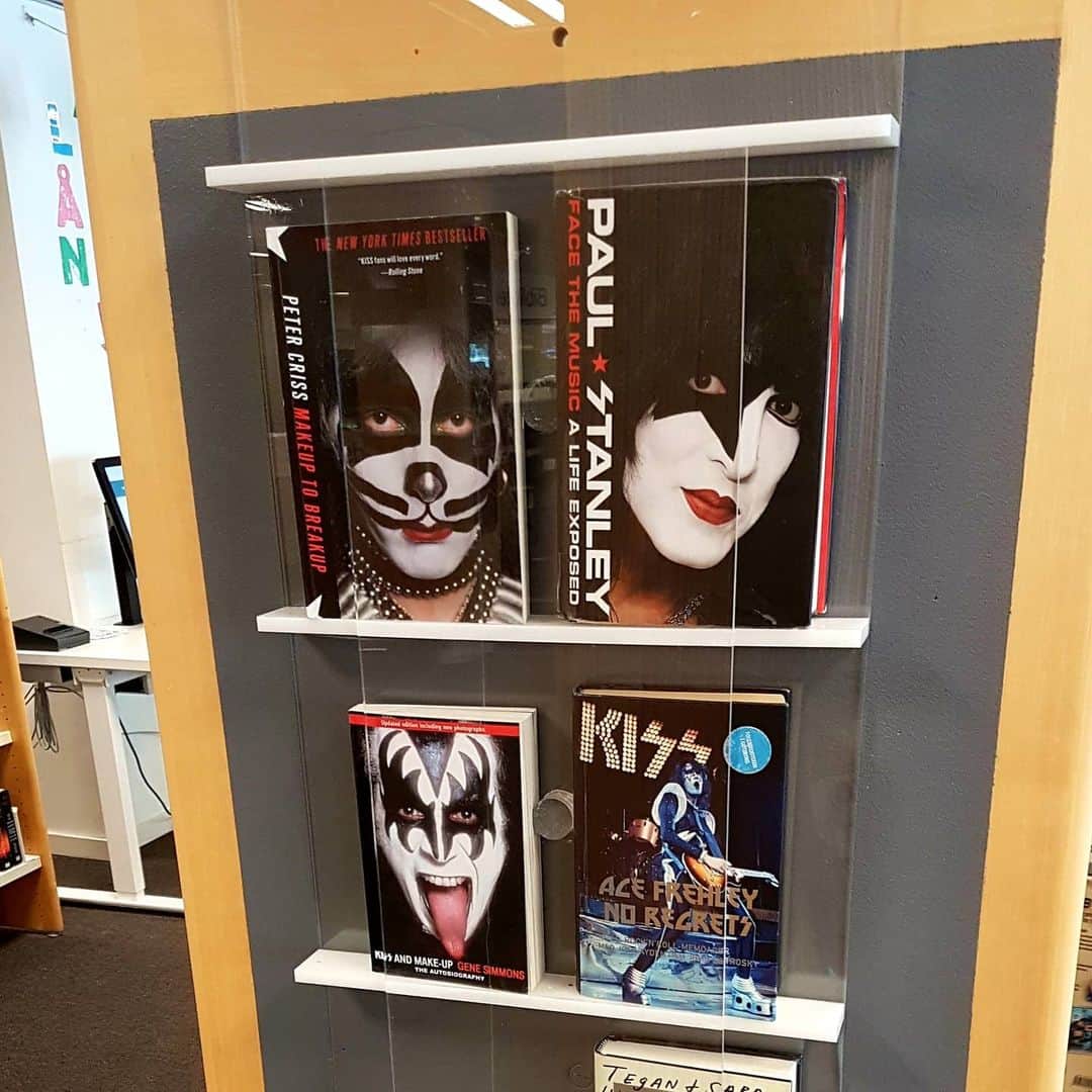 KISSさんのインスタグラム写真 - (KISSInstagram)「#KISS Sighting: #Gothenburg, #Sweden library. Thanks to Edward Janson for sharing the photo. #KISSisEverywhere!」7月18日 12時04分 - kissonline