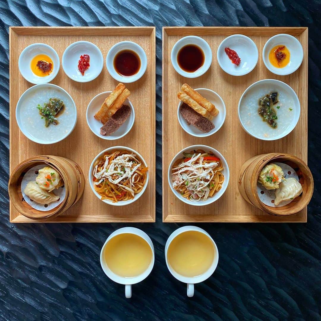 Symmetry Breakfastのインスタグラム：「Happy Birthday Mark! 🎉🎉🎉 We kicked off celebrations last night at @themiddlehouse, got terribly merry with a gaggle of some of the best friends we could ever ask for ❤️making the misery of this year disappear for the night. Waking up absolutely steaming hungover to room service at The Middle House, a carb feast, the Shikumen breakfast set menu (#Shikumen is a traditional Shanghainese architectural style combining Western and Chinese elements that first appeared in the 1860s) that will hopefully fix us in no time 🙌🏼 #symmetrybreakfast」