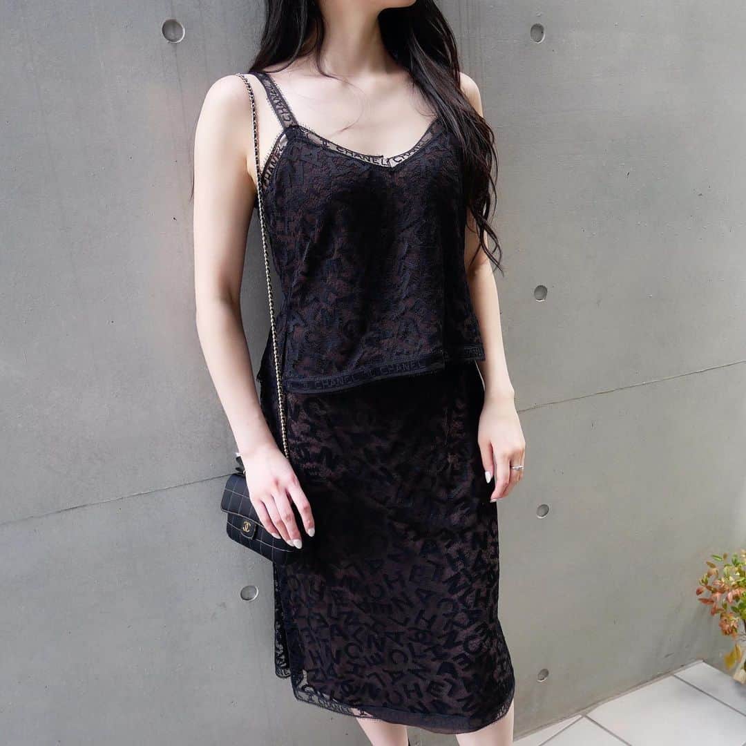 Vintage Brand Boutique AMOREさんのインスタグラム写真 - (Vintage Brand Boutique AMOREInstagram)「Vintage Chanel logo lace camisole top and skirt 2 pieces set from 1998. Size 40 📌On website search for AO18771  ▶︎Free Shipping Worldwide✈️ ≫≫≫ DM for more information 📩 info@amorevintagetokyo.com #AMOREvintage #AMORETOKYO #tokyo #Omotesando #Aoyama #harajuku #vintage #vintageshop #ヴィンテージ #ヴィンテージショップ #アモーレ #アモーレトーキョー #表参道 #青山 #原宿#東京 #chanel #chanelvintage #vintagechanel #ヴィンテージ #シャネル #ヴィンテージシャネル #シャネルヴィンテージ #amorewardrobe #アモーレワードローブ」7月18日 12時18分 - amore_tokyo