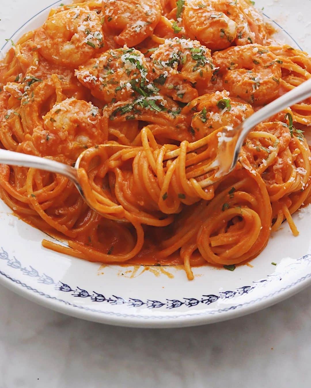 樋口正樹さんのインスタグラム写真 - (樋口正樹Instagram)「pasta lunch . 今日のお昼は大皿パスタ。 アメリケヌソースに近い エビのトマトクリームの おいしいスパゲッティー。 コレ、妻の得意なひと品。 . . #週末ランチ #パスタランチ #エビトマトクリームパスタ #トマトクリームパスタ #pastalunch #myfavoritepasta #spaghetti #pastalover #lovepasta #pastaitaliana #barilla #passionforpasta」7月18日 12時16分 - higuccini