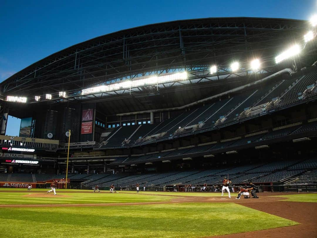 アリゾナ・ダイヤモンドバックスさんのインスタグラム写真 - (アリゾナ・ダイヤモンドバックスInstagram)「Clear skies. Full hearts. Can’t lose. #DbacksSummerCamp forever.」7月18日 12時26分 - dbacks