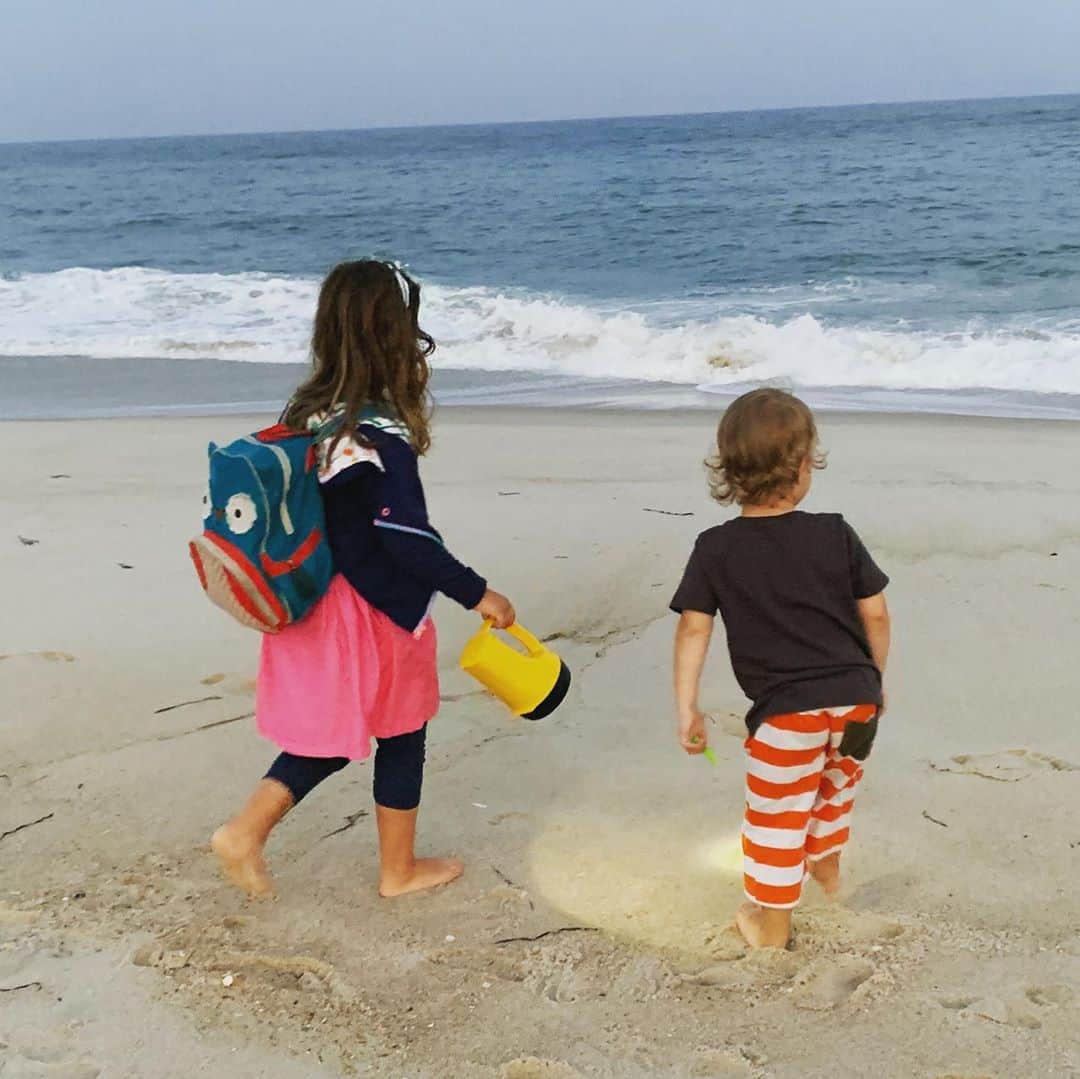 カーキ・キングのインスタグラム：「Beachcombers」