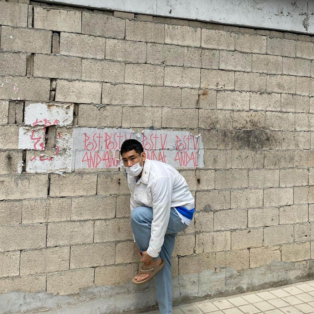 イナチ のインスタグラム：「토욜  이발했음🛹🛹 Outwear:#ENGINEEREDGARMENTS Pants:#ENGINEEREDGARMENTS」