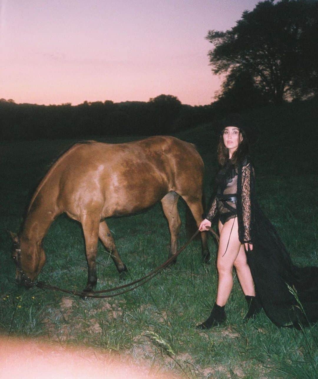 leslie & dani & harriのインスタグラム：「Picture by @trippedinfilm」