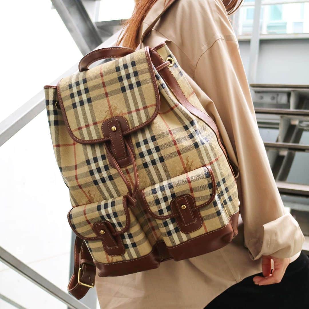 Vintage Brand Boutique AMOREさんのインスタグラム写真 - (Vintage Brand Boutique AMOREInstagram)「Vintage Burberry backpack  On website search for AO27197  ▶︎Free Shipping Worldwide✈️ info@amorevintagetokyo.com  #ヴィンテージ #バーバリー #ヴィンテージバーバリー #ヴィンテージブランドブティック #アモーレ #アモーレトーキョー #表参道 #青山 #東京 #burberry #vintage #vintageburberry #amoretokyo  #amorevintage #vintageshop」7月18日 13時01分 - amore_tokyo