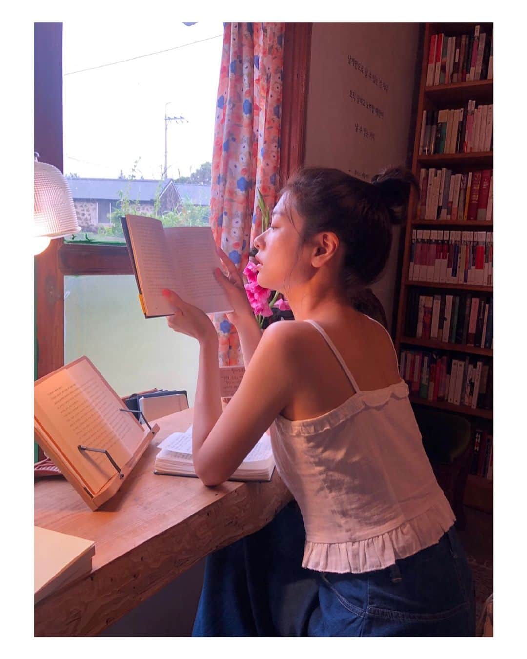 チョン・ソミンのインスタグラム：「💋📖」