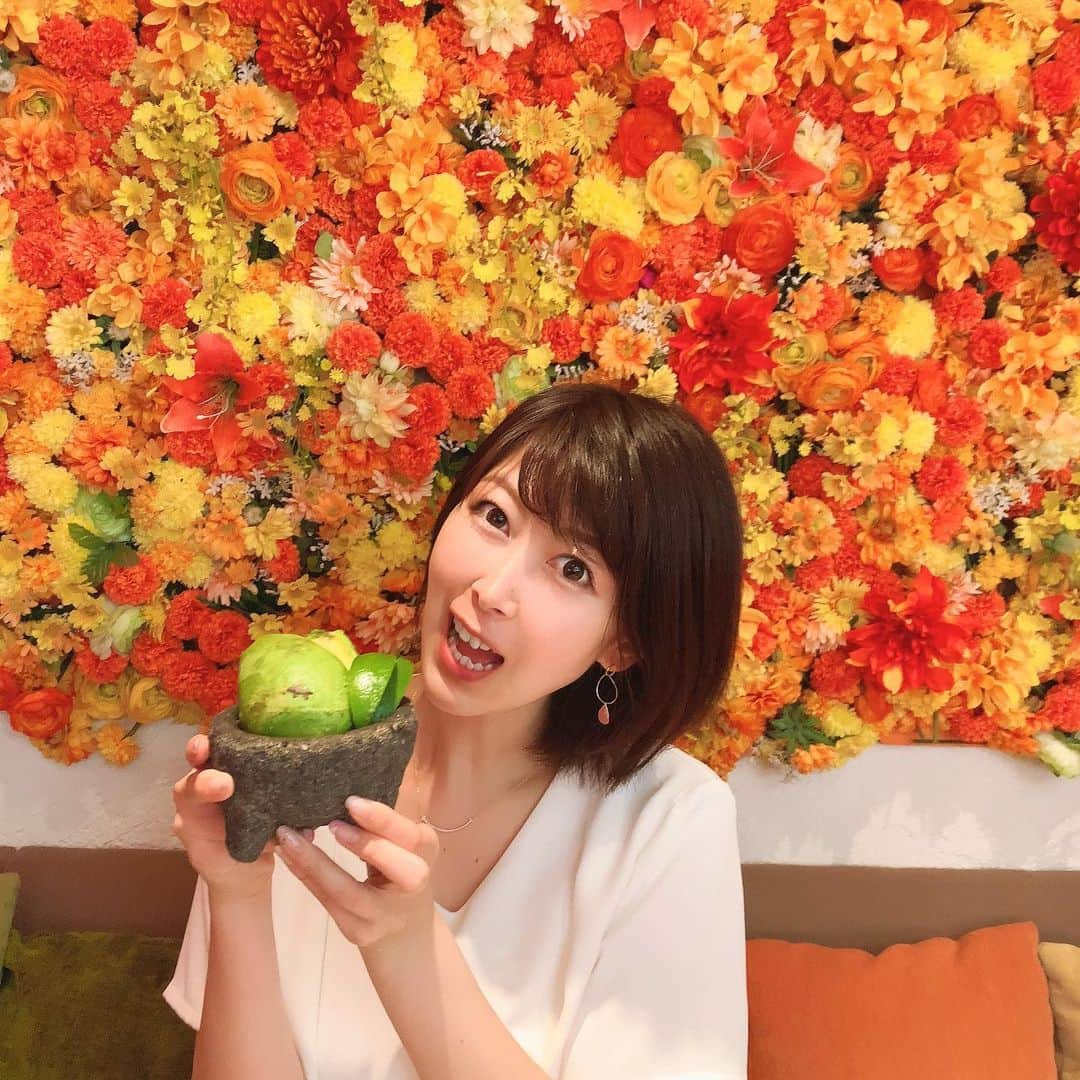 青木美香さんのインスタグラム写真 - (青木美香Instagram)「Mexican Dining AVOCADOでLUNCHアボカド食べ放題🥑 @avocado_shinjuku  店内もとっても可愛かった🇲🇽✨  アボカドは体内のデトックス、血液をサラサラにする、脂肪の燃焼にもいい食べ物✨ タコス、シーザーサラダもセットで、アボカドもまるまるひとつ食べて大満足😋  #メキシカンダイニングアボカド #新宿メキシカン #アボカド食べ放題 #食べる美容液 #アボカド #AVOCADO #pr #コラボベース」7月18日 13時04分 - aokimikaa