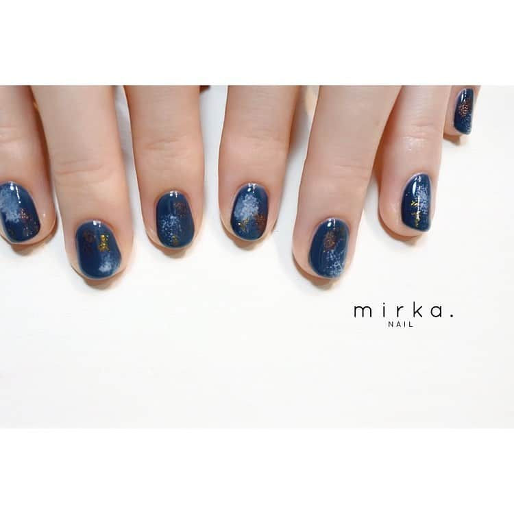 mirka. NAIL(ミルカネイル)さんのインスタグラム写真 - (mirka. NAIL(ミルカネイル)Instagram)「blue ●﻿ ﻿ ﻿ -----------------------------------------﻿ ﻿ ご予約、お問い合わせは﻿ LINE公式アカウント@mirka.nail(@含む)まで。﻿ 直近の空き状況はLINEタイムラインをご覧ください。﻿ ご新規さまの受付も再開してます。﻿ ﻿ オーダーネイルチップのご注文もお気軽にお問い合わせ下さい。﻿ ﻿ ﻿ 感染予防対策をしっかり行ったうえでお客様をお迎えしております。﻿ ﻿ 〈感染予防の取り組み〉と〈お客様へのお願い〉を﻿ ハイライトにてまとめておりますので、ご確認くださいませ◡̈﻿ ﻿ ﻿ ﻿ #mirkanail#nails#nail#nailart#naildesign﻿ #ショートネイル#ネイルアート#ネイルデザイン#ネイル#大人ネイル#シンプルネイル#オフィスネイル#ニュアンスネイル﻿」7月18日 13時17分 - mirka.nail