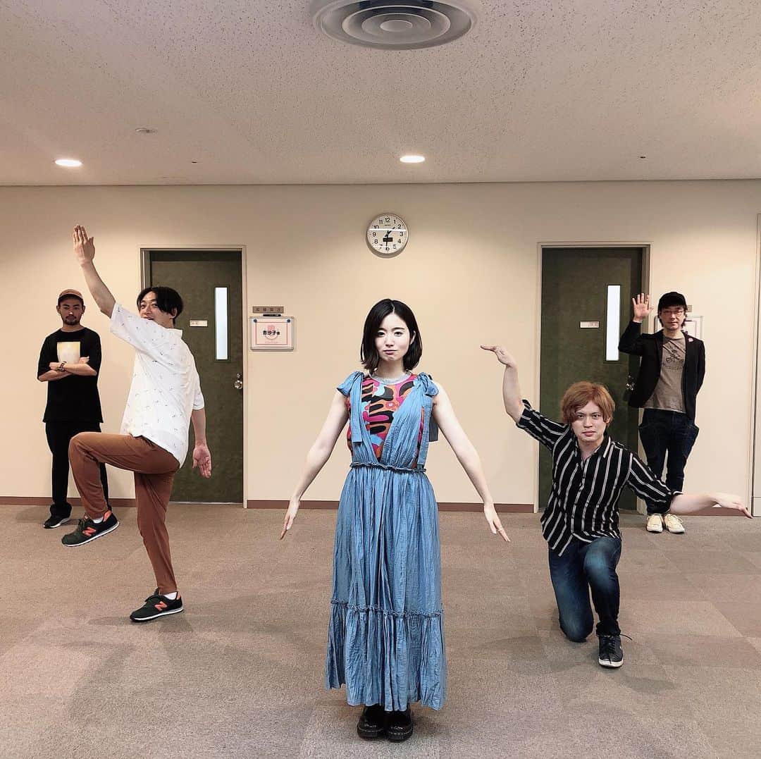 杏沙子さんのインスタグラム写真 - (杏沙子Instagram)「NHK Uta-Tube ありがとうございました🍊 ㅤㅤㅤㅤㅤㅤㅤㅤㅤㅤㅤㅤㅤ 2週にわたって6曲フルで生演奏させていただけて 本当に幸せでした… 見てくれたみんなありがとう📺 ㅤㅤㅤㅤㅤㅤㅤㅤㅤㅤㅤㅤㅤ 「アップルティー」 「渚のバルコニー」(カバー) 「見る目ないなぁ」 「Look At Me!!」 「ファーストフライト」 「ジェットコースター」 歌わせていただきました！ ㅤㅤㅤㅤㅤㅤㅤㅤㅤㅤㅤㅤㅤ 久しぶりにバンドメンバーに会えた幸せ ライブをする幸せ、歌う幸せ、伝える幸せ 噛み締めましたーーーー！ でもやっぱり今度はみんなの前で、歌いたいなぁ ㅤㅤㅤㅤㅤㅤㅤㅤㅤㅤㅤㅤㅤ 写真はソーシャルディスタンスで 5レンジャー🦸🏻‍♂️🦸🏽‍♂️🦸🏻‍♀️🦸🏼‍♂️🦸🏾‍♂️」7月18日 13時28分 - asako.ssw