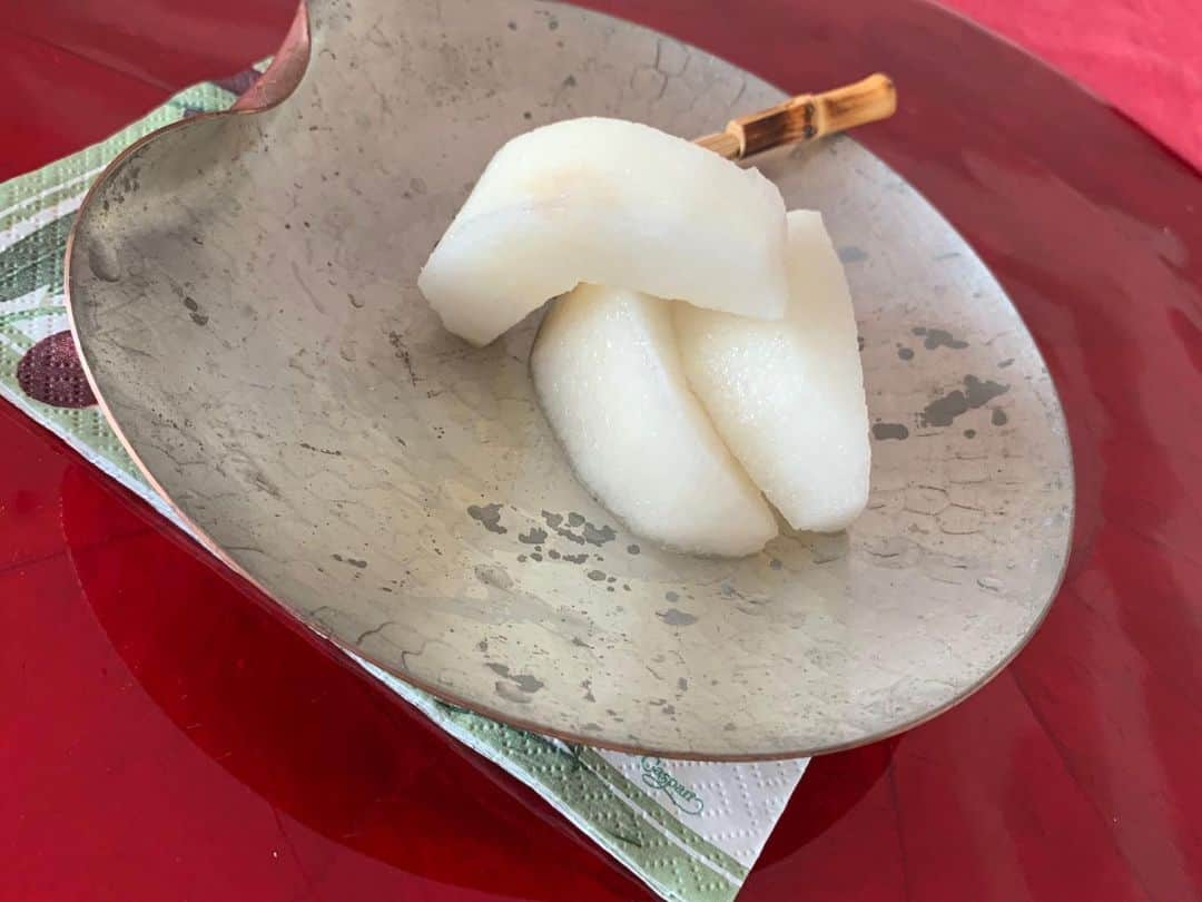 夏木マリさんのインスタグラム写真 - (夏木マリInstagram)「昨日頂いたお野菜達で、 今日のお昼は GUCCI御膳となりました🥢  南瓜のチーズバターソテー オクラとトマトのサラダ 万願寺唐辛子と搾菜の豆板醤和え物 ピーマンの箸休め ゴーヤの肉詰め トウモロコシの炊き込みご飯 ケールのお味噌汁 水菓子  #おうちご飯 #lunch  #gucci  #natsukirock  #夏木マリ @mari_natsuki」7月18日 13時37分 - mari_natsuki