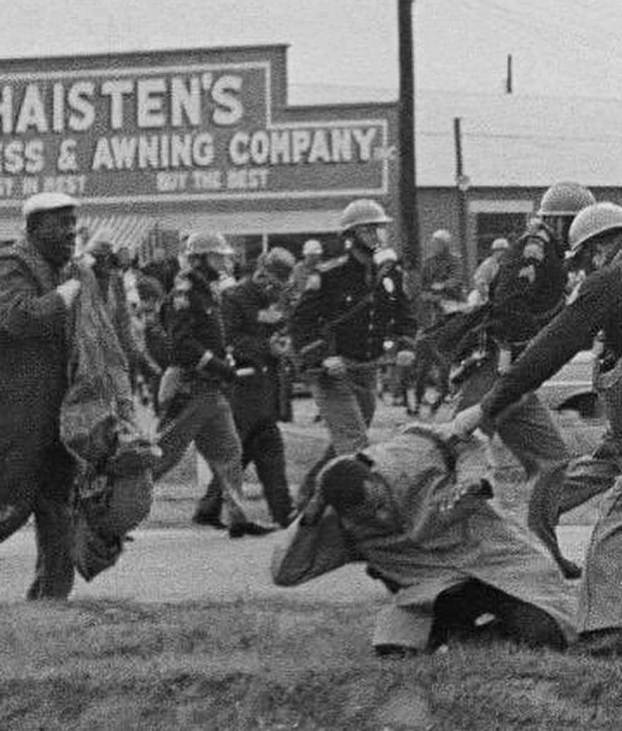 ソフィア・ブッシュさんのインスタグラム写真 - (ソフィア・ブッシュInstagram)「We have lost a king among men. Thank you @repjohnlewis, for your leadership. For your activism, your service, your standing against injustice, and kneeling in prayer for progress. You showed us how to fight from a place of love. “I want to see young people in America feel the spirit of the 1960s and find a way to get in the way. To find a way to get in trouble. Good trouble, necessary trouble.” Rest In Power, dear sir. You made all kinds of good trouble, for the good of us all. Your example is, and shall remain, timeless and eternal. In gratitude ... #GoodTrouble #JohnLewis」7月18日 13時45分 - sophiabush